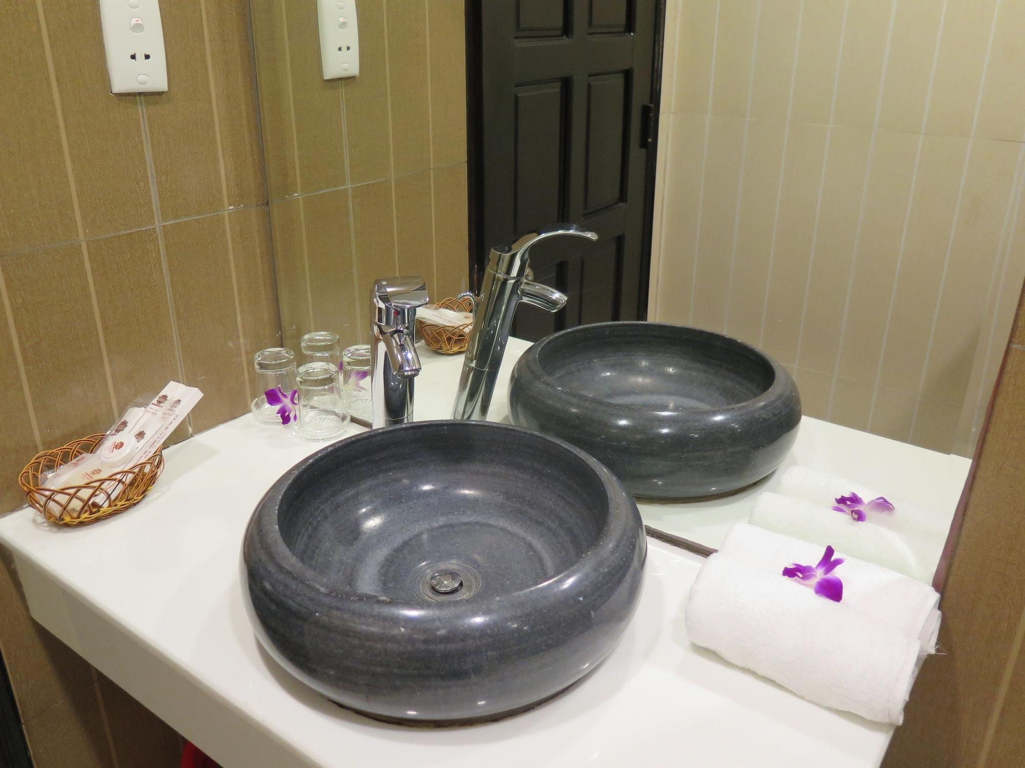 Sunflowers Hotel Airport Ho Chi Minh City Bagian luar foto